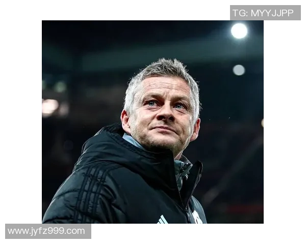 英超赛季即将开幕,曼联新帅索尔斯克亚正积极备战 英超赛季即将开幕,曼联新帅索尔斯克亚正积极备战